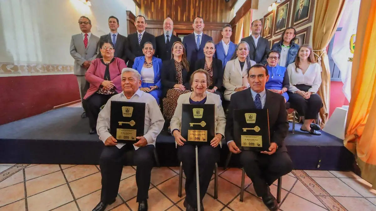 FOTO PRINCIPAL SJR En sesion