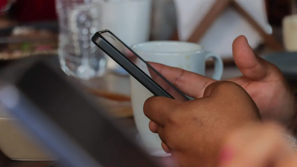 140126_gente_con celulares_CO_9