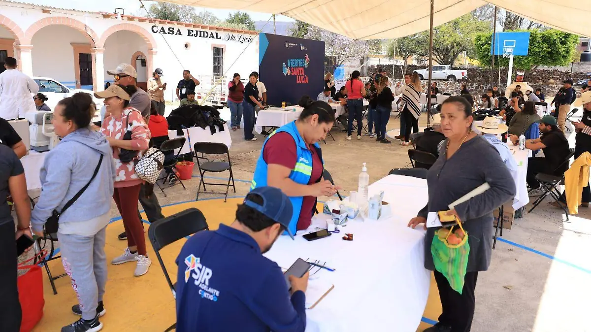  Atienden a las peticiones