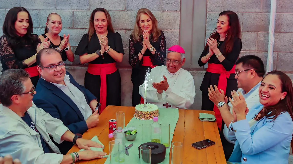 FOTO PRINCIPAL SJR Le cantaron