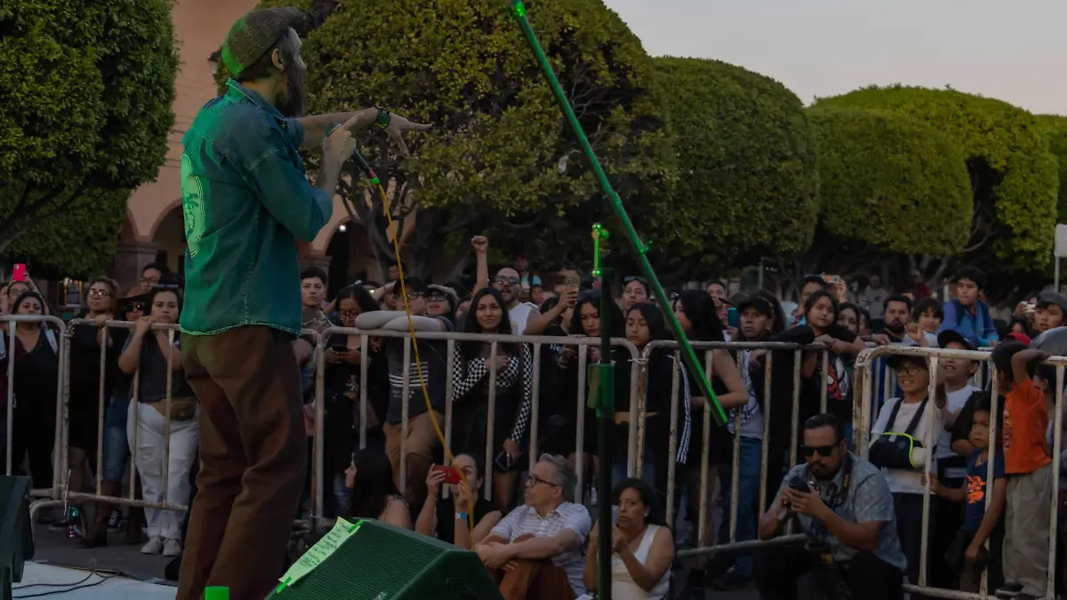 SJR El publico bailo y coreo las canciones