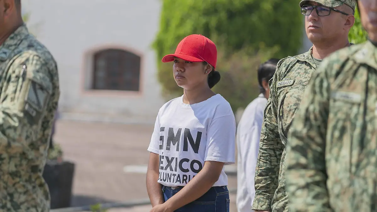 090526_mujer_en servicio militar_CO_7
