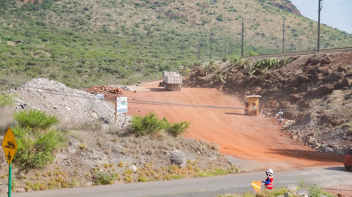 270526_carretera 300_puente de vista_obra del tren Qro-mex_CO_12
