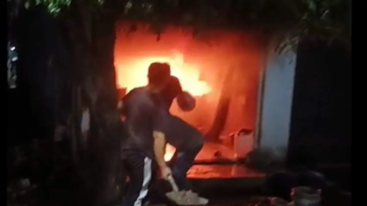Incendio en casa de Los Rocios