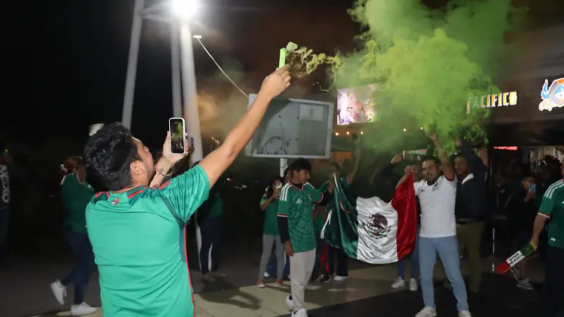 Gran ambiente en el triunfo de México