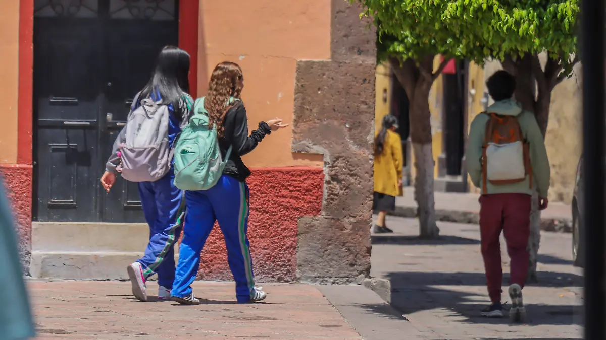 130426_alumnos_jovenes_estudiantes_CO_34