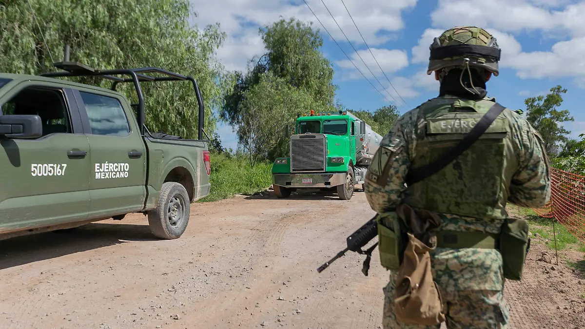 160726_detencion_pipa_camioneta_alado de san gil_CO_30