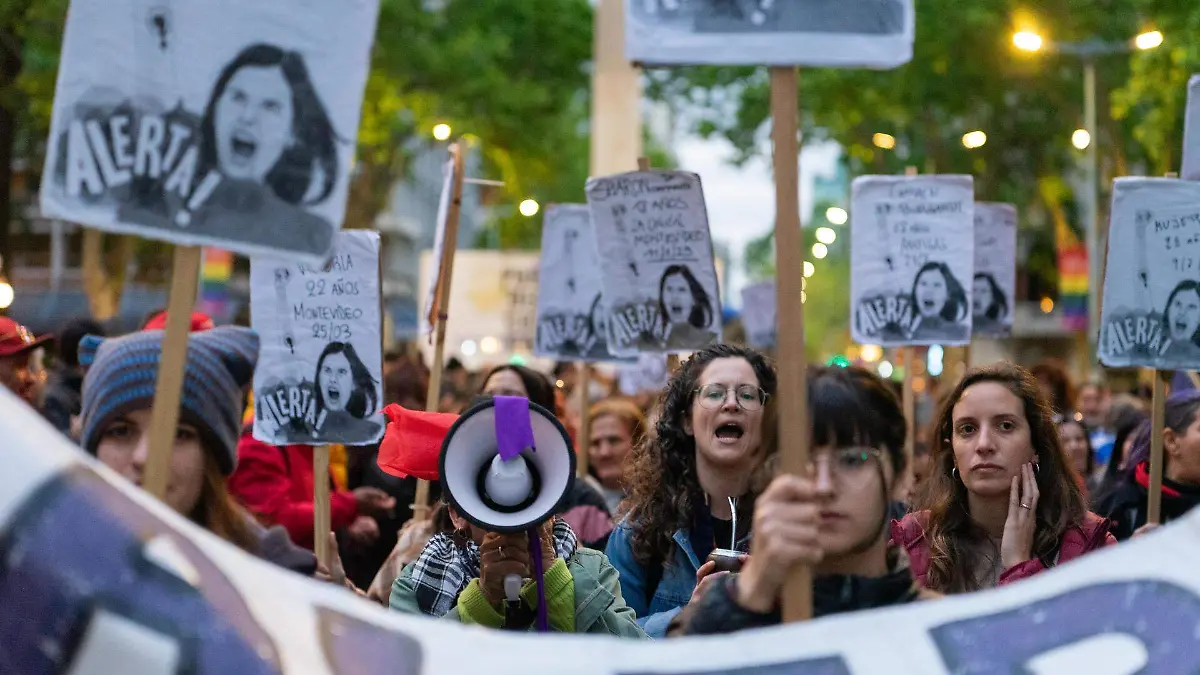 montevideo_mujeres_efemeriparrado