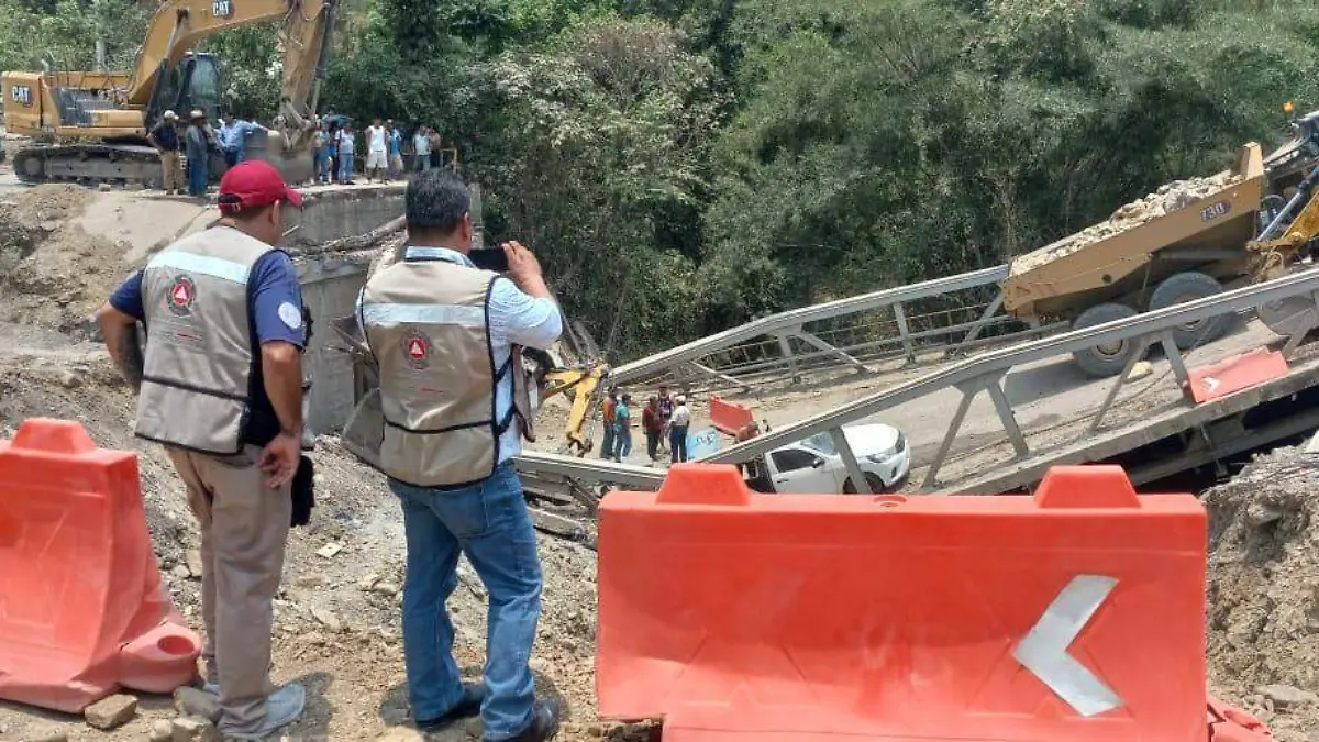 Caída de puente en Tamazunchale (3)