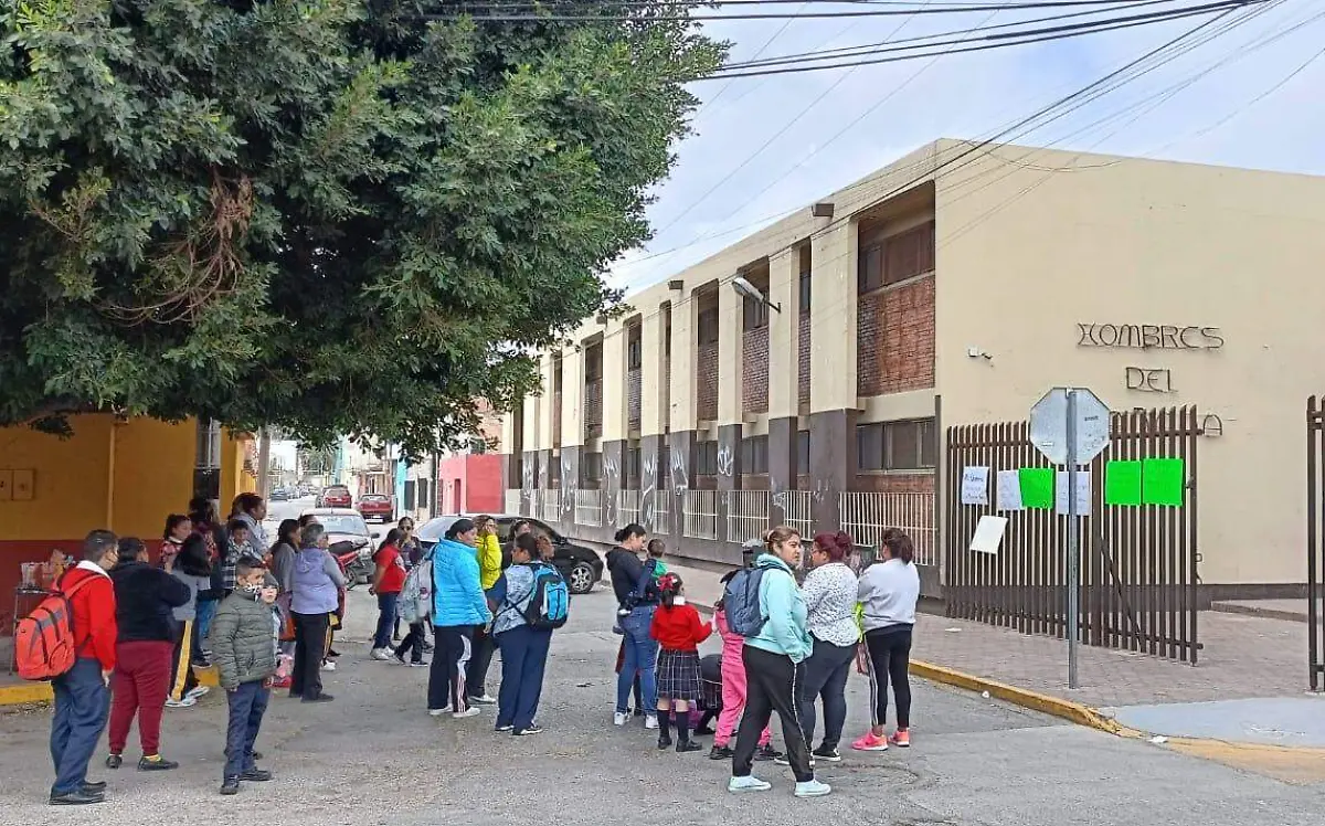 protestasn en escuela PC (3)
