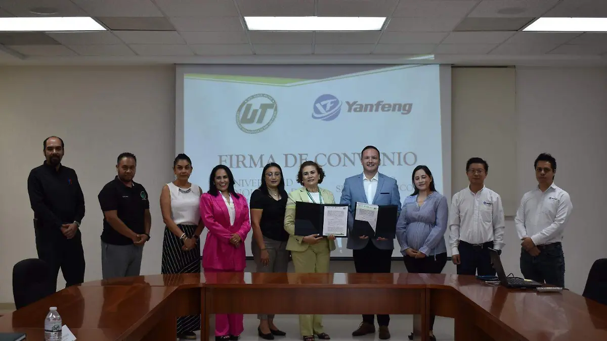 La UTSLP firma convenio con la empresa Yanfeng