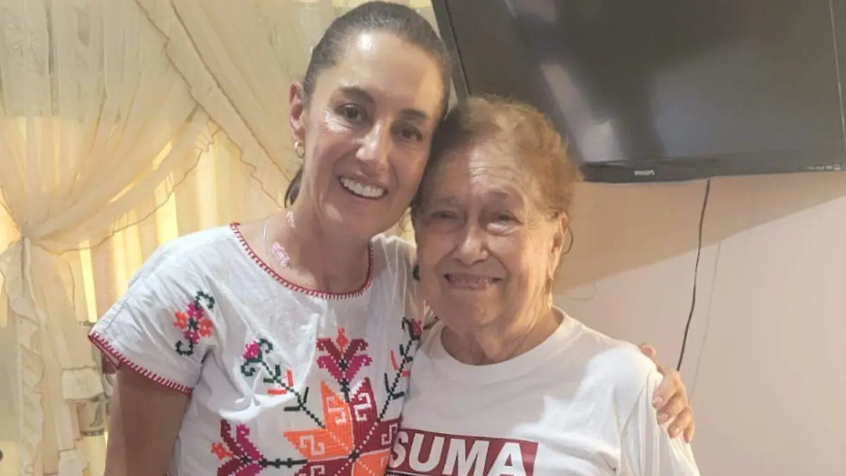 Claudia Sheinbaum visita a madre de Rita Ozalia Rodríguez