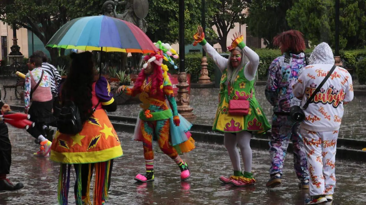 Payasos bajo la lluvia SLP (2)