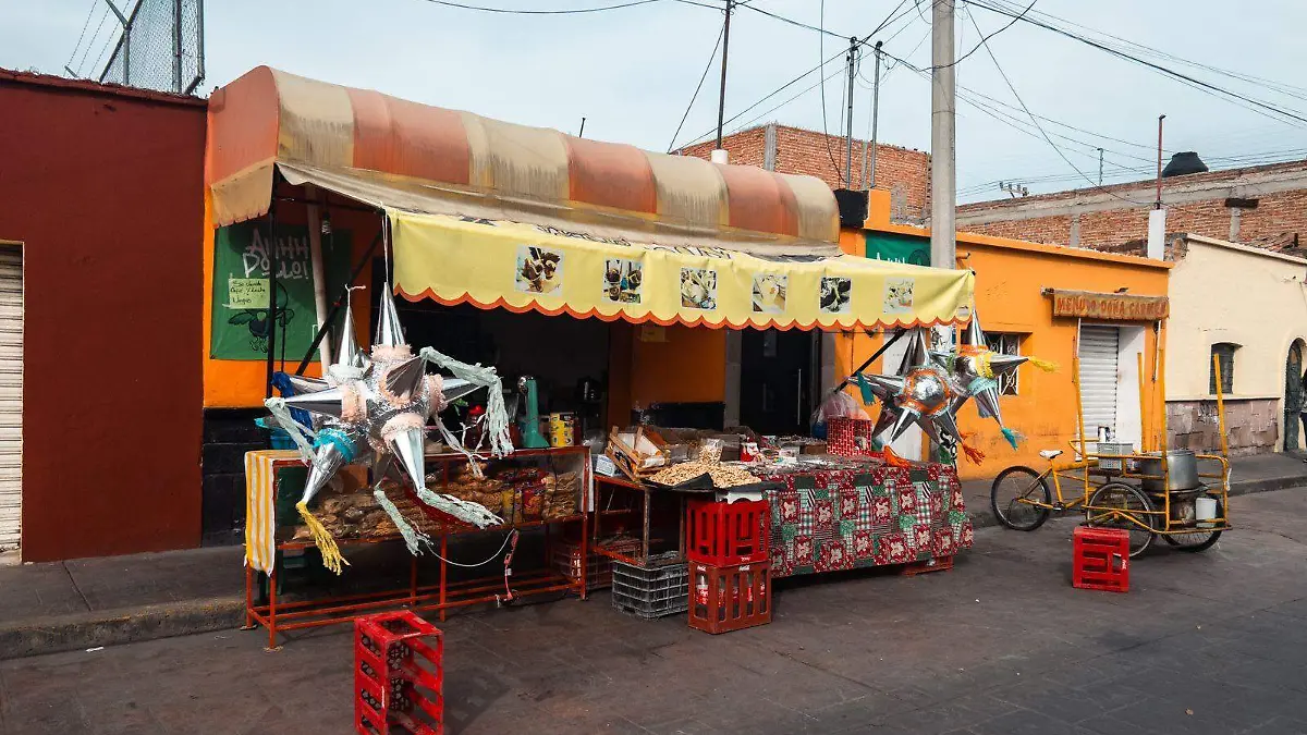 comercios, mercancía en banquetas (1)