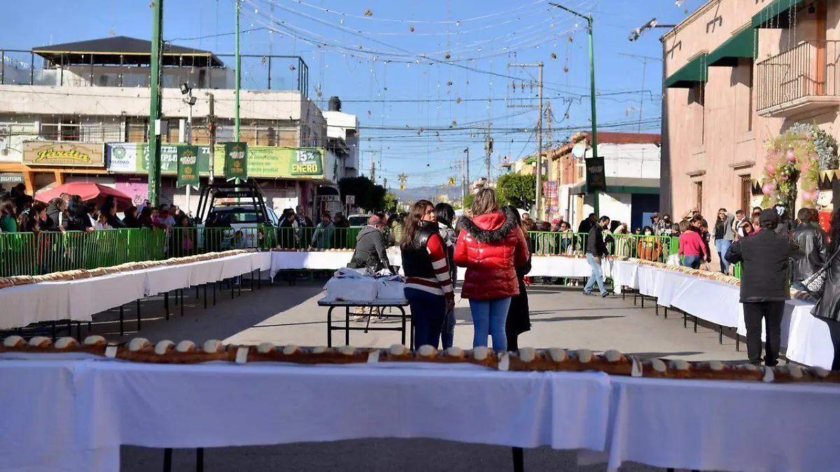 Rosca de reyes monumental Soledad (6)