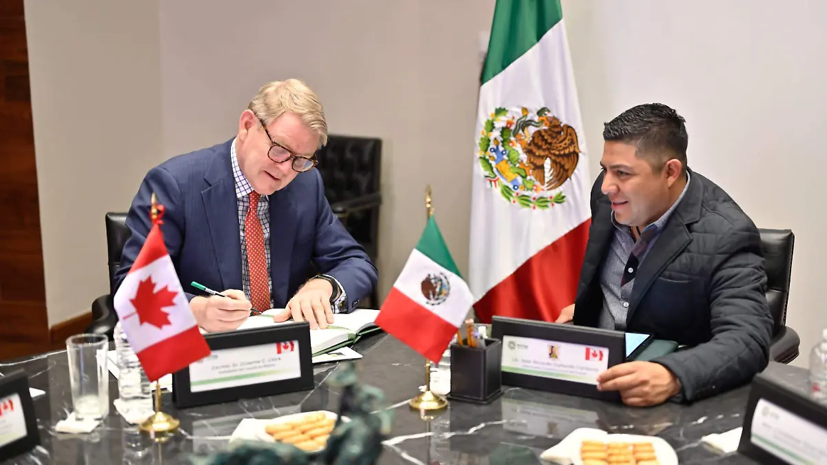Gallardo Cardona y Embajador de Canadá  (2)