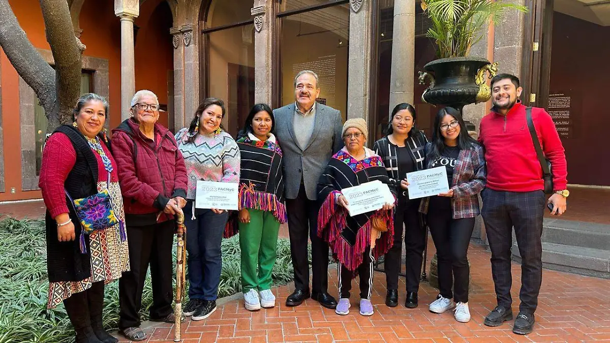 ENTREGA DE ESTIMULOS (4)