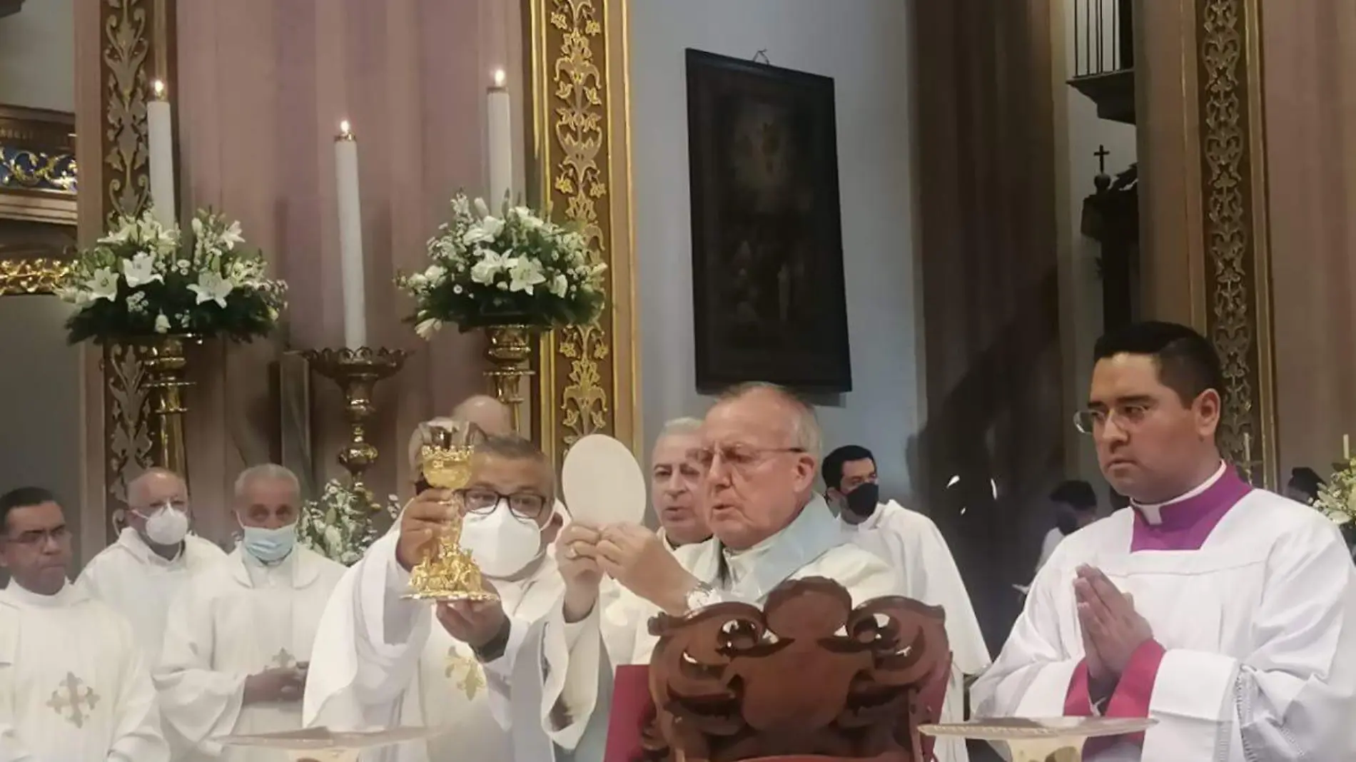 Celebran aniversario sacerdotal con solemne Misa de Acción de Gracias