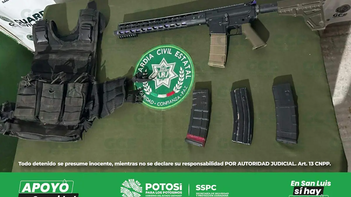 Abandonaron fusil de asalto en camioneta (2)