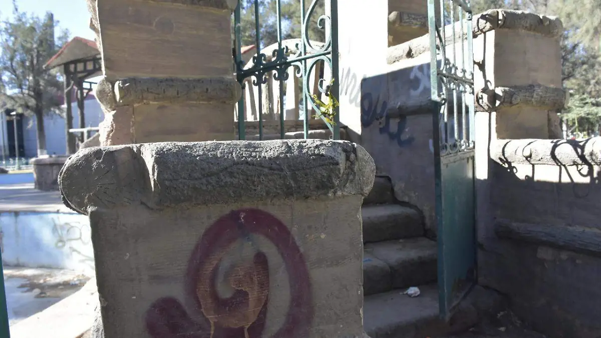 partes de la alameda vandalizadas