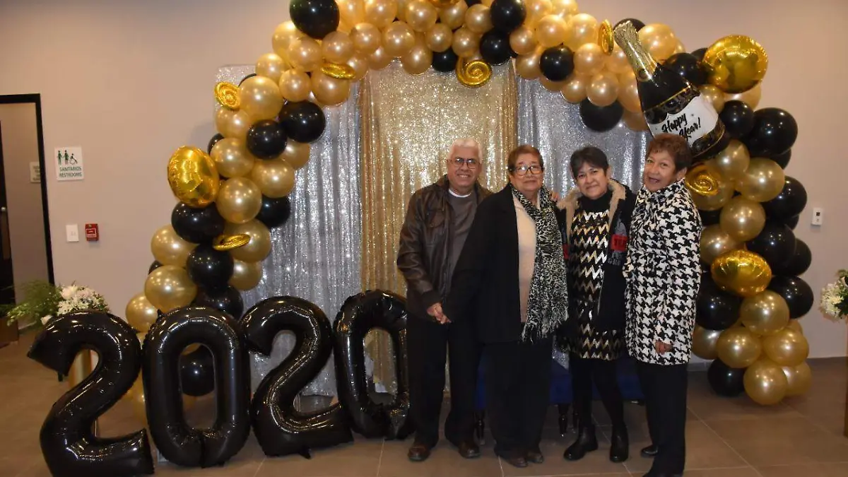 LE DAN LA BIENVENIDA AL NUEVO Añio CON GRANDES PROPoSITOS (7)