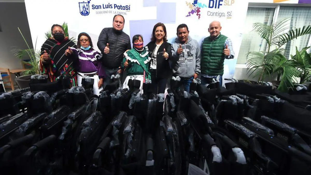 DIF mpal entrega  apoyos (3)