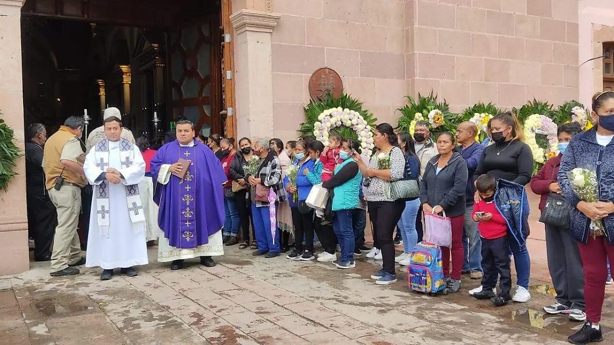 un pueblo triste despide a Erika Briones