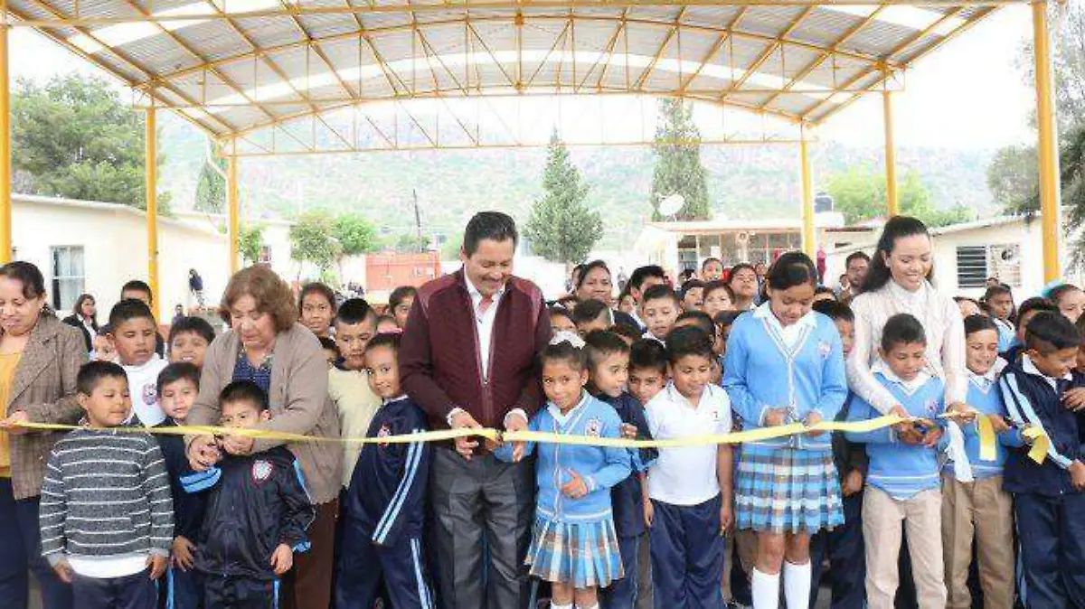 INAGURACION-TECHADO-ESCALERILLAS-3-664x443