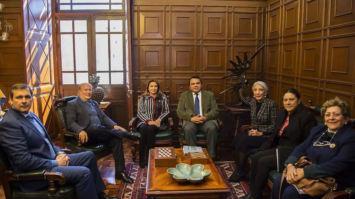 01-28-2019 (P) EVALUADORES VISITAN RECTORIA UASL9219