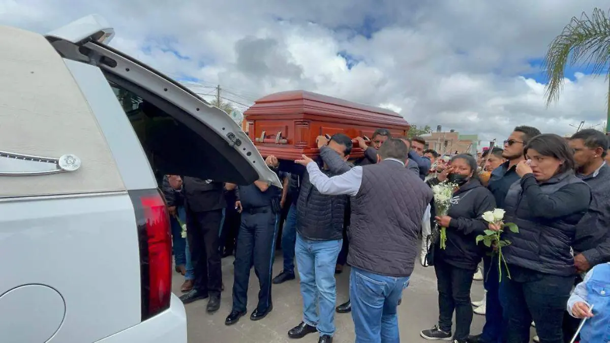 un pueblo triste despide a Erika Briones