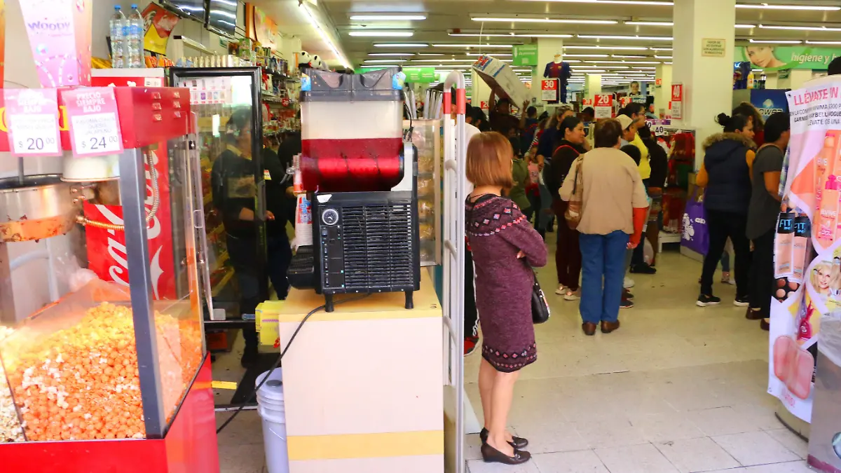 afluencia en el centro gente en Centro Histórico comercio ventas compras Navidad 6)