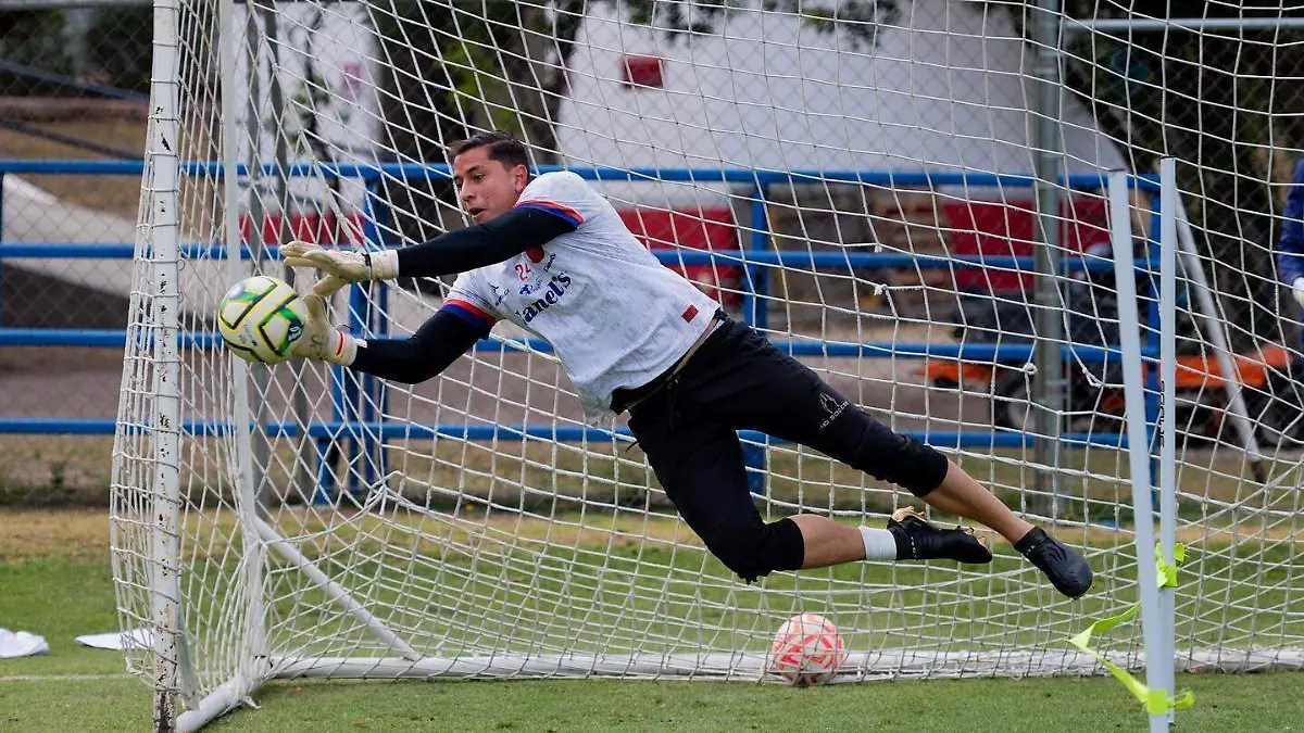 Estampó su firma el portero Andrés Sánchez para seguir hasta el 2026 con San Luis