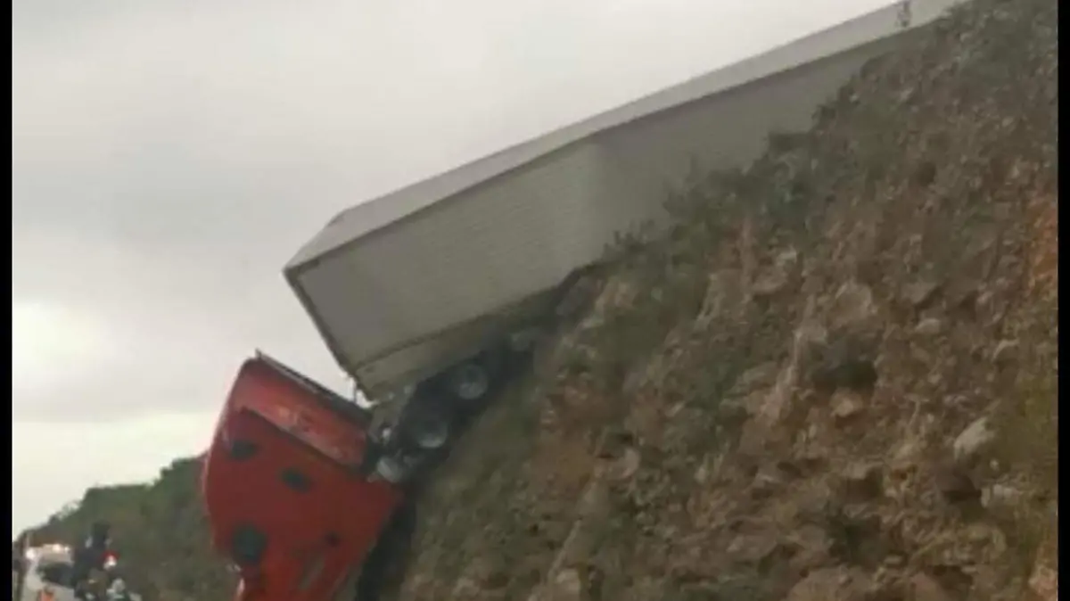 trailer se sale del camino