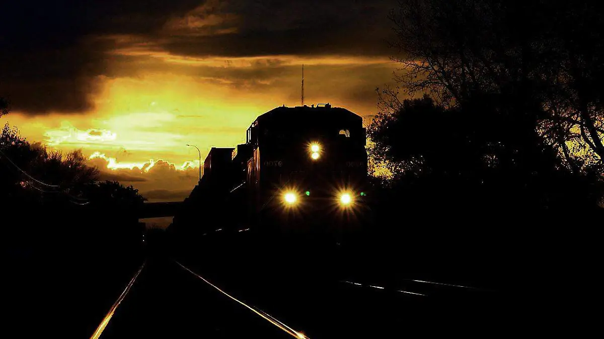 1200px-Night_train
