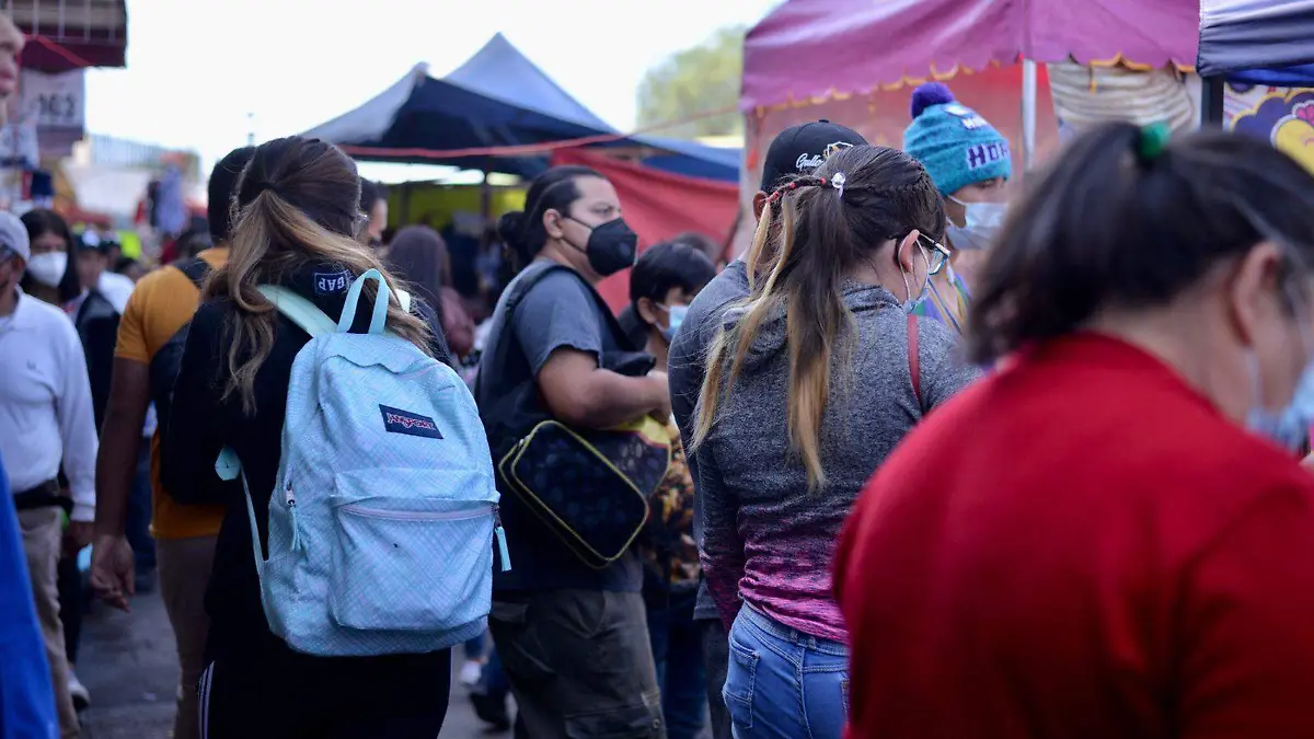 multitud gente gentio aglomeracion  (2)