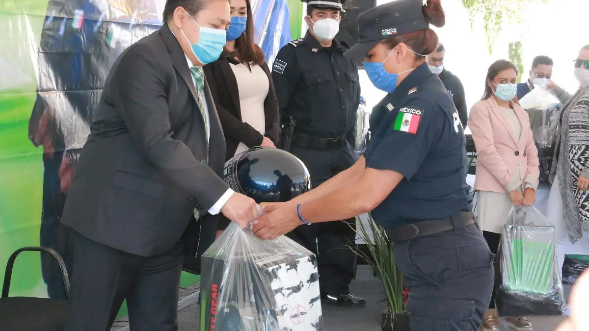 entrega de uniformes a policia de soledad (4)