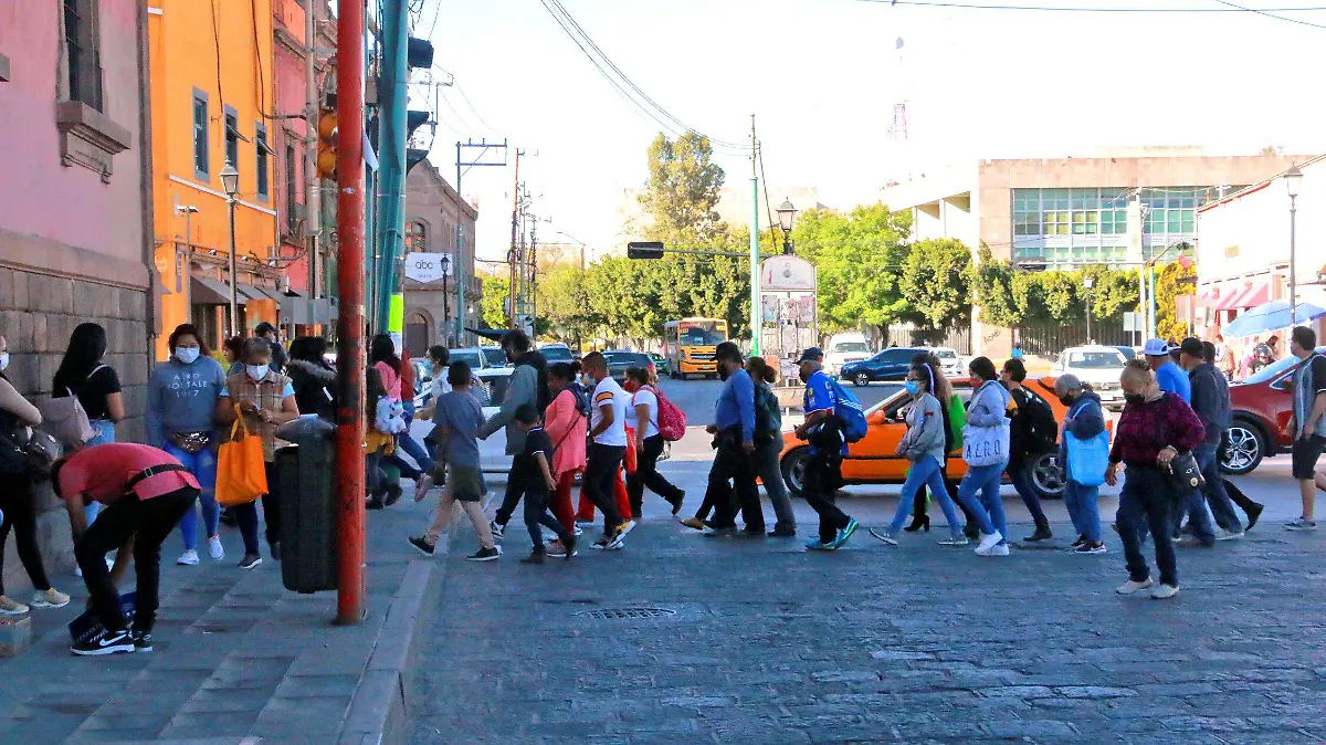 gente en la calle (2)