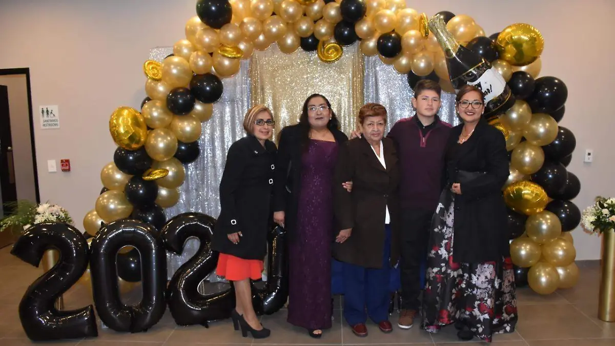 LE DAN LA BIENVENIDA AL NUEVO Añio CON GRANDES PROPoSITOS (12)