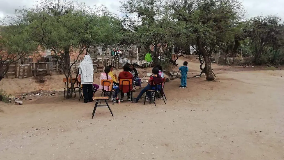 plantón en telesecundaria (5)