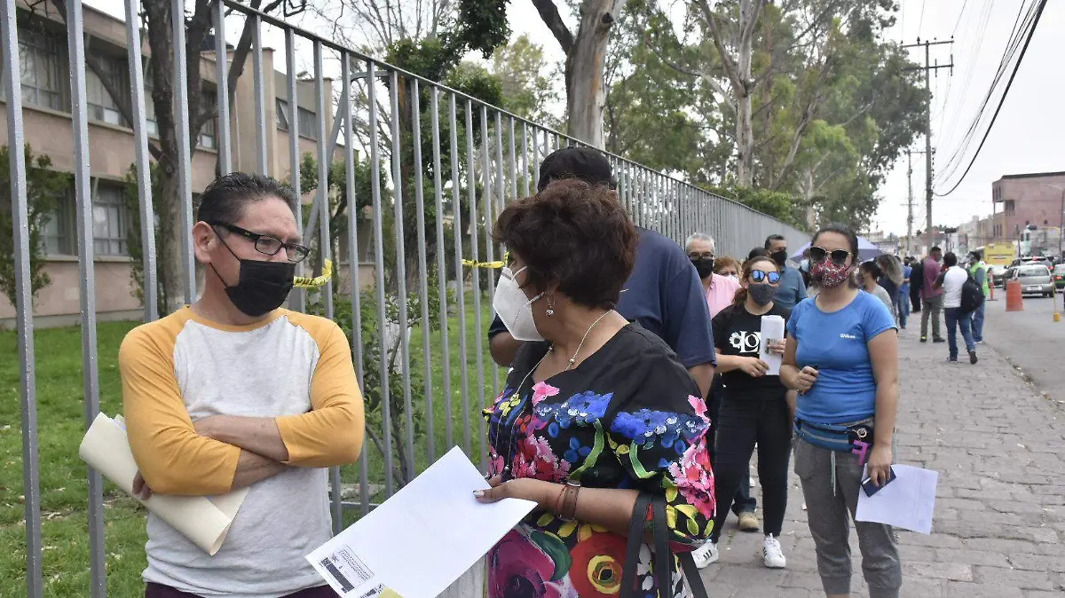 4 militares resguardan aplicación de vacunas