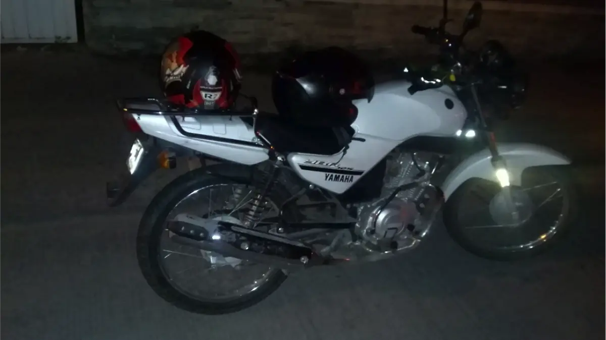 DETIENEn A SUJETO POR CONDUCIR UNA MOTOCICLETA ROBADA