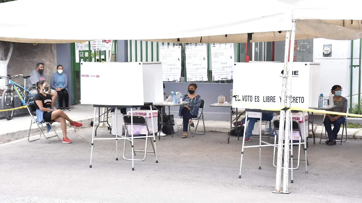 Sin ley seca, con calor y dinero, la gente desairó Consulta Popular 