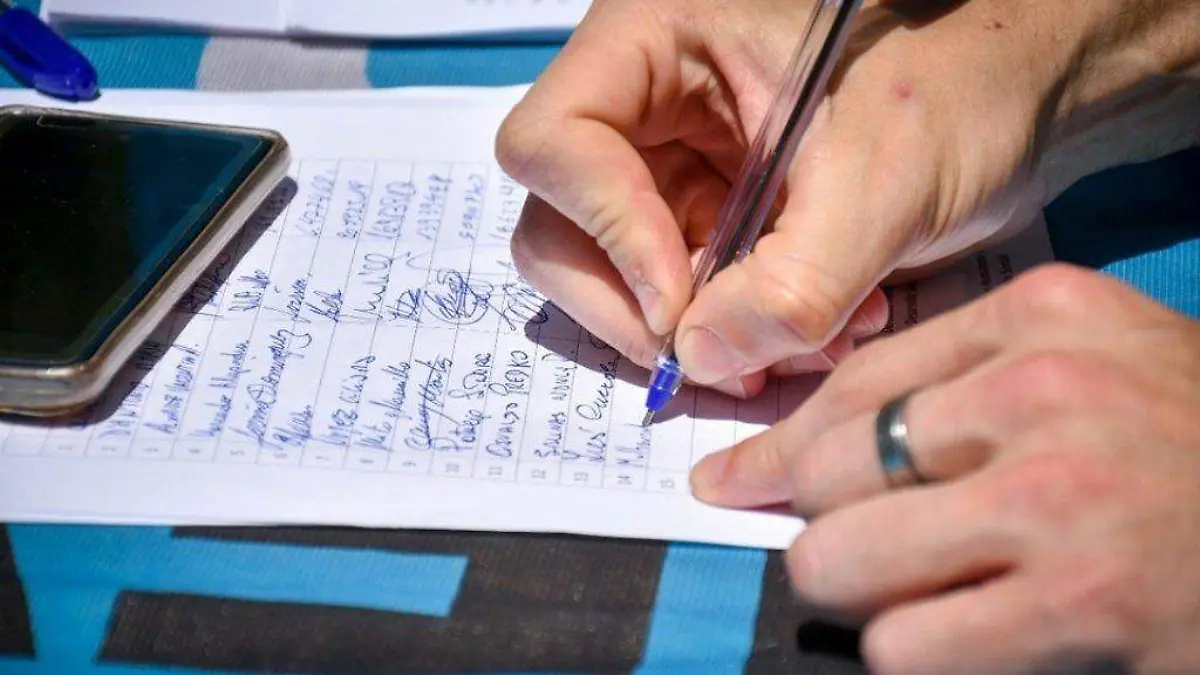 Ciudadanos Recaudan firmas