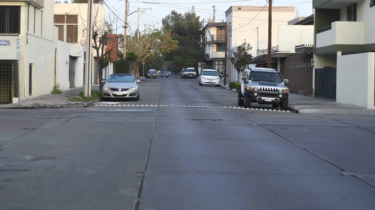 CALLES SOLAS EN LA MAÑANA 1