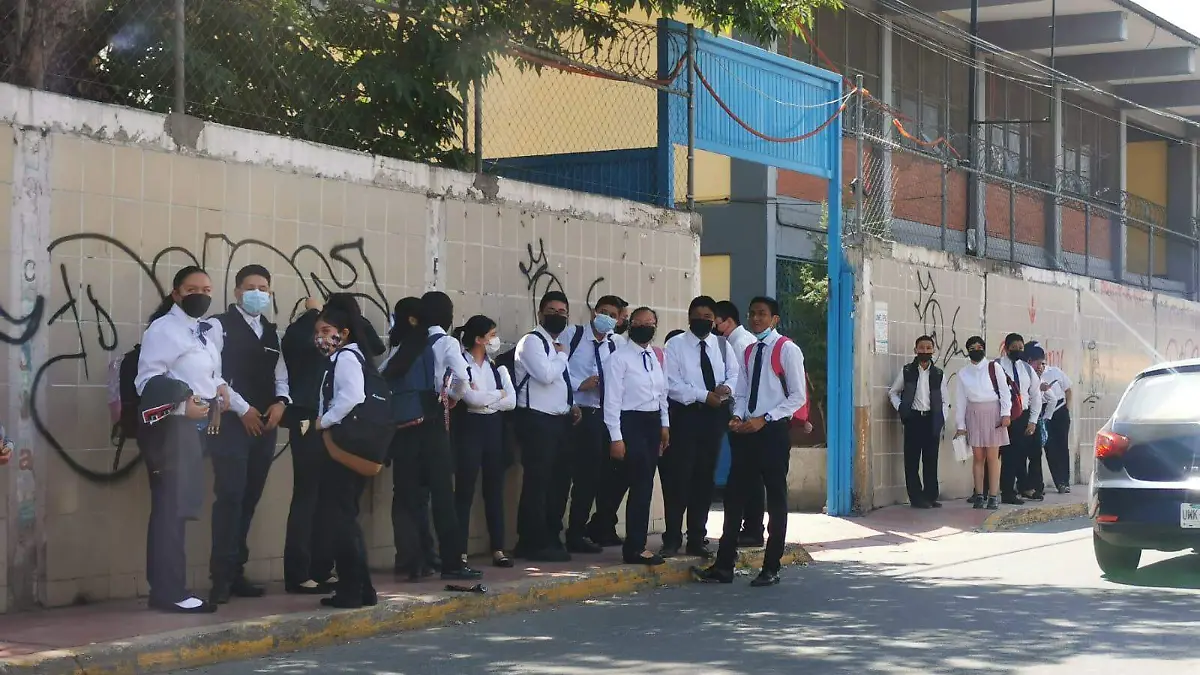 estudiantes a la hora de la salida