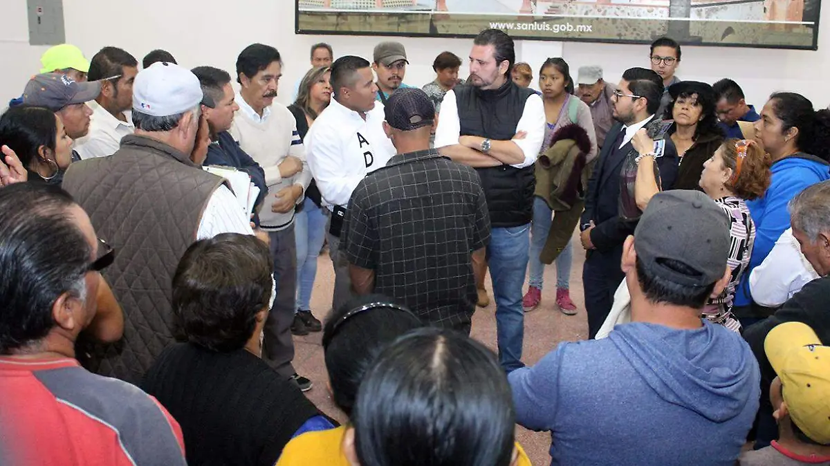 REUNION CON COMERCIANTES D ABASTOS 3