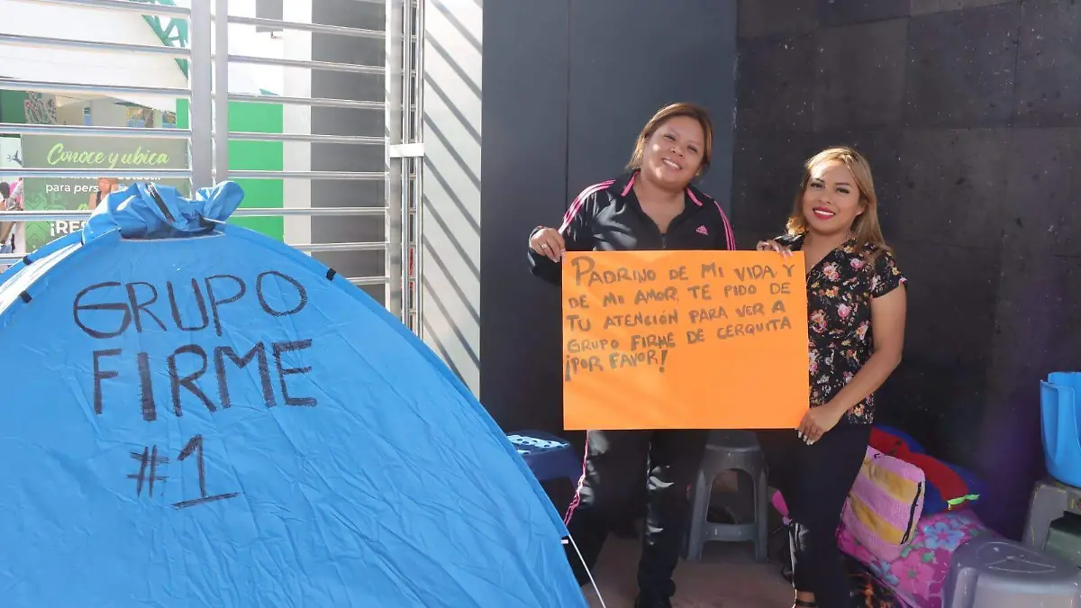 seguidores de Firme en la Fenapo (1)
