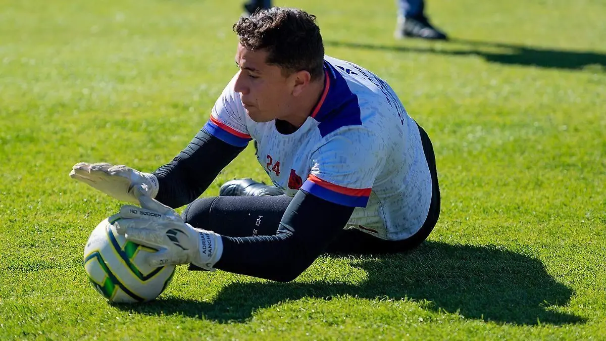 Estampó su firma el portero Andrés Sánchez para seguir hasta el 2026 con San Luis