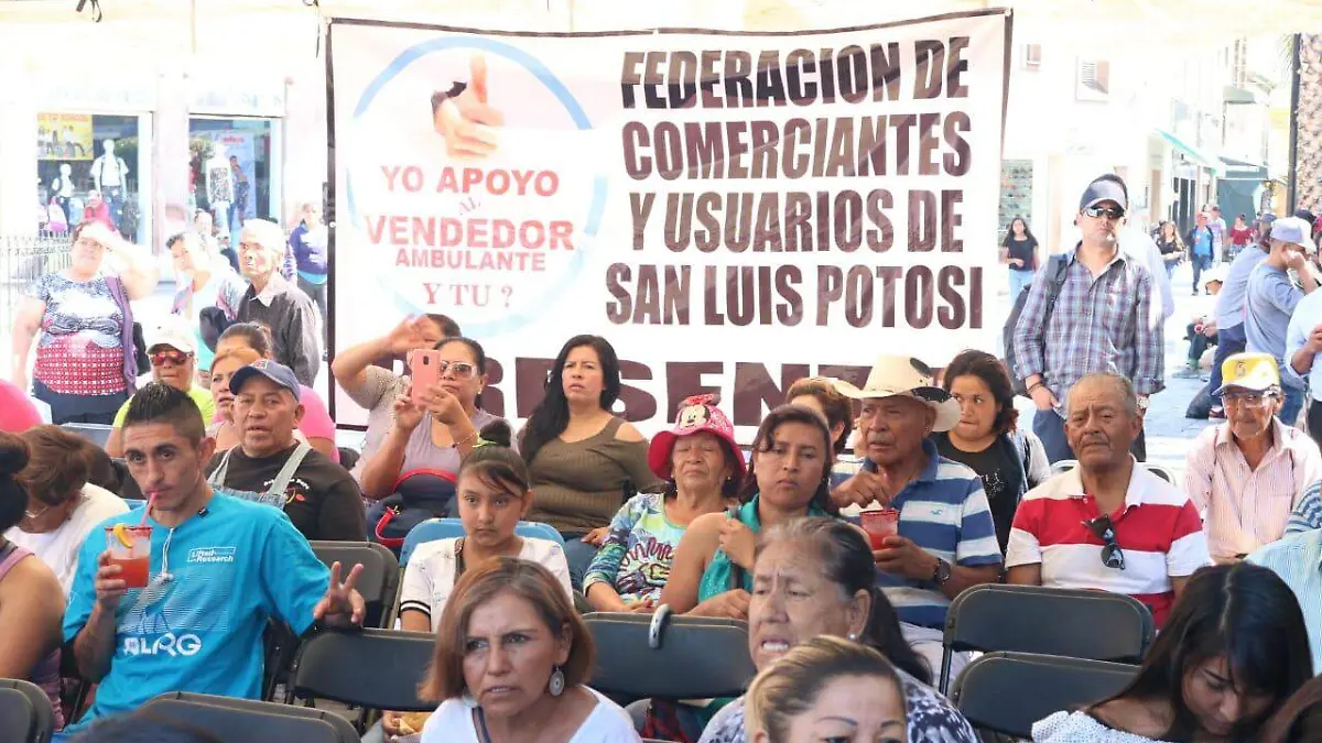 Truena comercio informal contra municipio  5