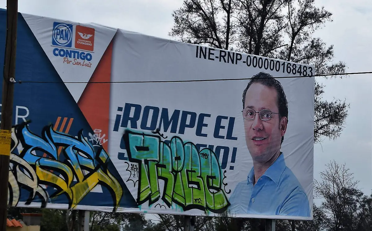propaganda elctoral grafiteada